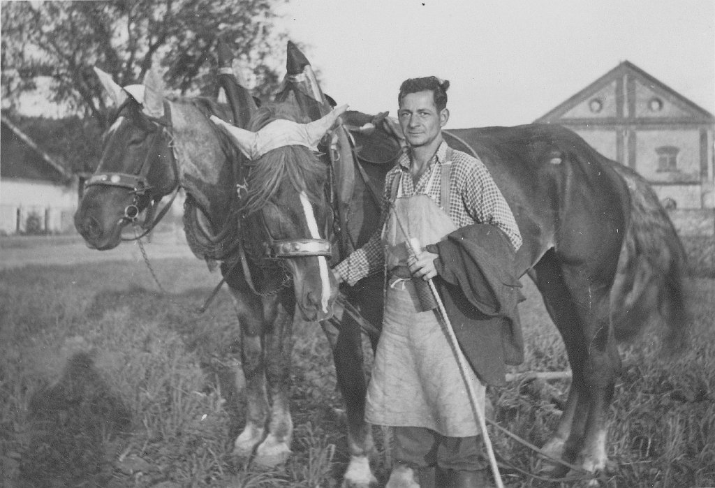 1941_Johann Gugumuck. Nach dem Tod des Vaters übernahm der erstgeborene Sohn Johann den Gugumuck-Hof und widmete sich einer besonderen Leidenschaft, der Botanik.