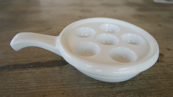 Schneckenpfanne kaufen bei Gugumuck. Eine Gugumuck Schneckenpfanne oder eine exklusive 6er Schnecken-Pfanne von Augarten Porzellan als Geschenk oder das Dinner zu zweit. Eine Gugumuck Schneckenpfanne oder eine exklusive 6er Schnecken-Pfanne von Augarten Porzellan als Geschenk oder das Dinner zu zweit.