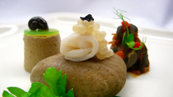 vincent_trilogie, Receptvorschlag mit Escargots-Kaviar und Schnecken-Leber. Schneckenleber mit feinem Lebergeschmack und seiner einzigartigen Form. Durch eine feine nussige Note, ein ausgefallenes Geschmackserlebnis, die Krönung.