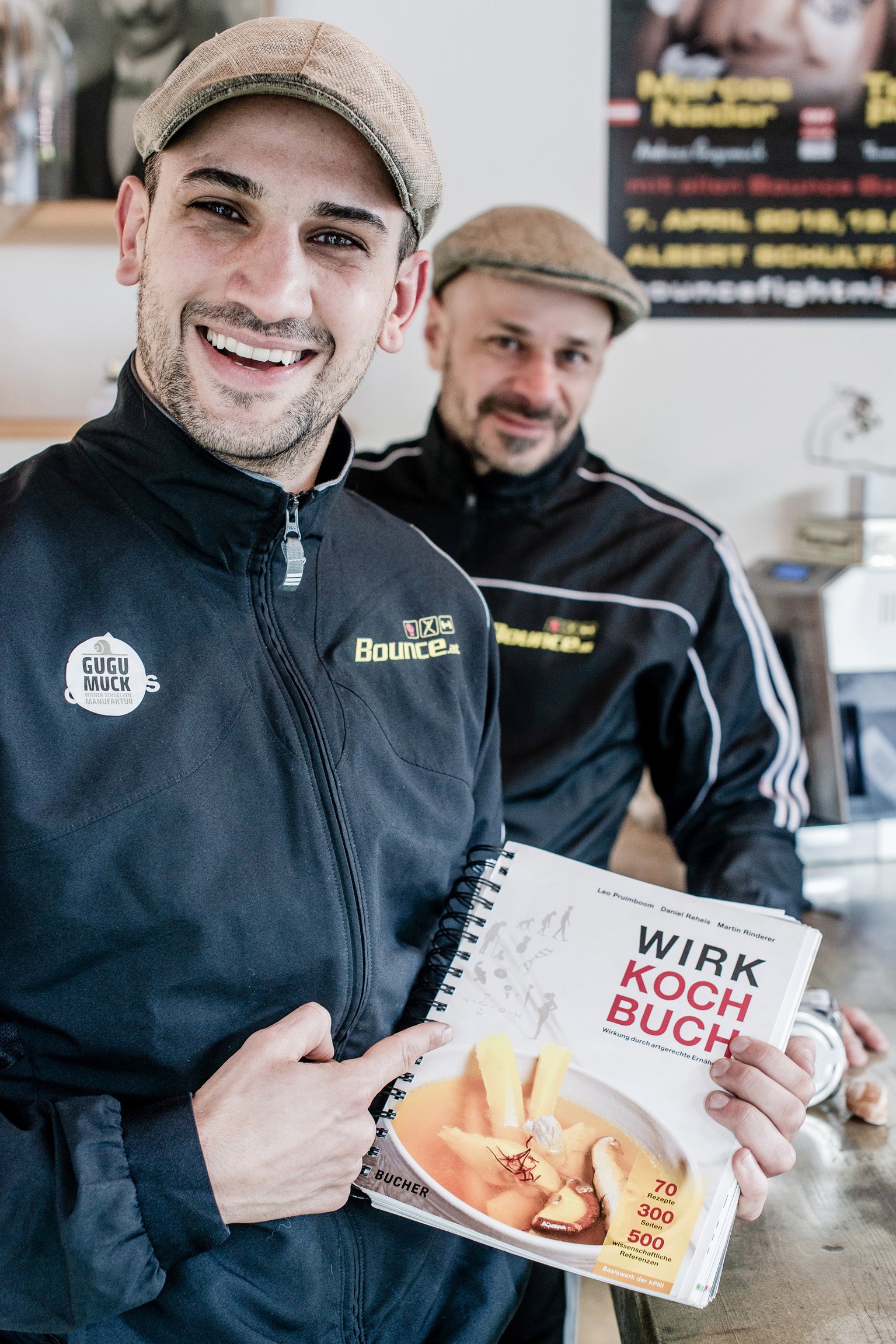 Artgerechte Ernährung mit Boxchampion Marcos Nader und Andreas Gugumuck. In diesem für Sportler sehr relevanten Wirk-Koch-Buch. Zu Ernährung mit den französischen Delikatessen sind die Schnecken eine schmackhafte Proteinquelle.